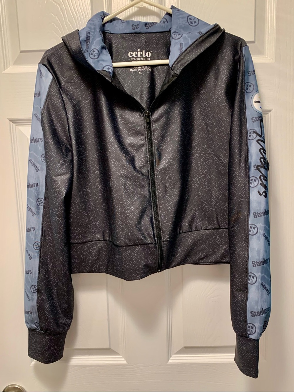 Pittsburgh Steelers Women's Zip Hoodie Jacket - Black w/ logo Sleeves, 
 XL, NWT